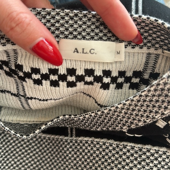 A.L.C. Black & White Cropped Blouse - Picture 4 of 6